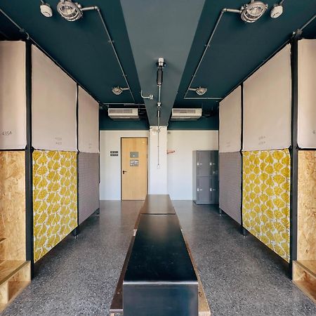 U.I.J Hotel & Hostel Тайнань Экстерьер фото