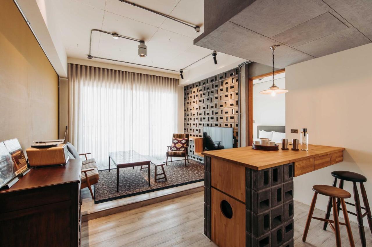 U.I.J Hotel & Hostel Тайнань Экстерьер фото