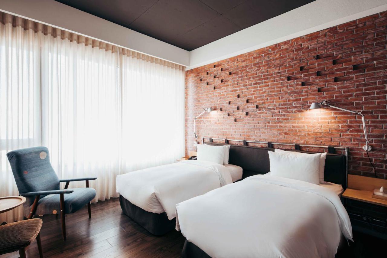 U.I.J Hotel & Hostel Тайнань Экстерьер фото